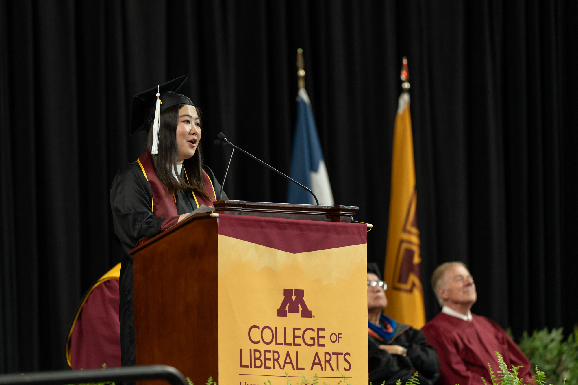 Jiyeon Lee delivering her undergraduate commencement speech