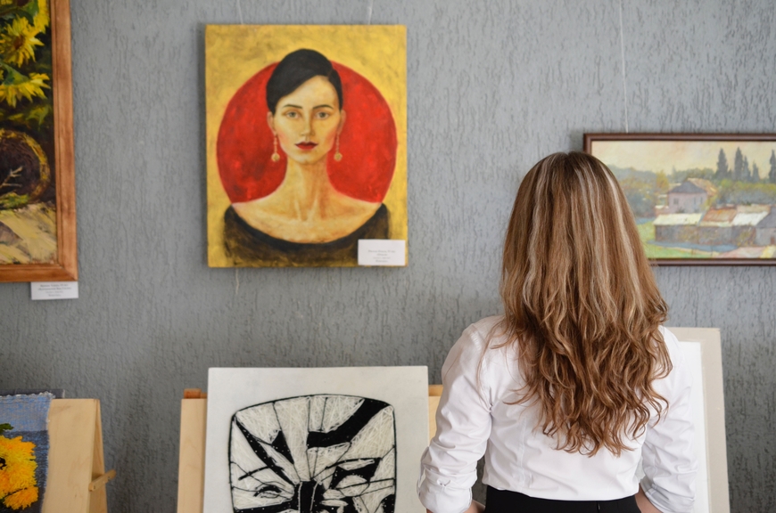 woman look at painting