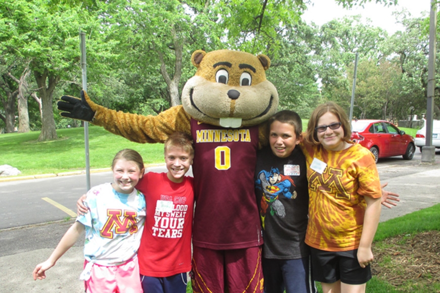 Photo of kids posing with Goldy Gopher