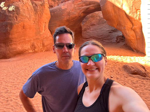 Dietz and her partner appear taking a selfie in a canyon wearing activewear