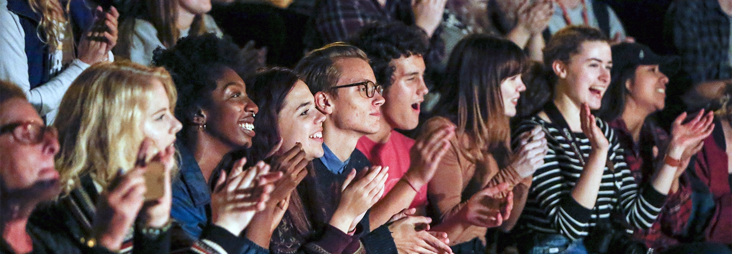 image of audience clapping