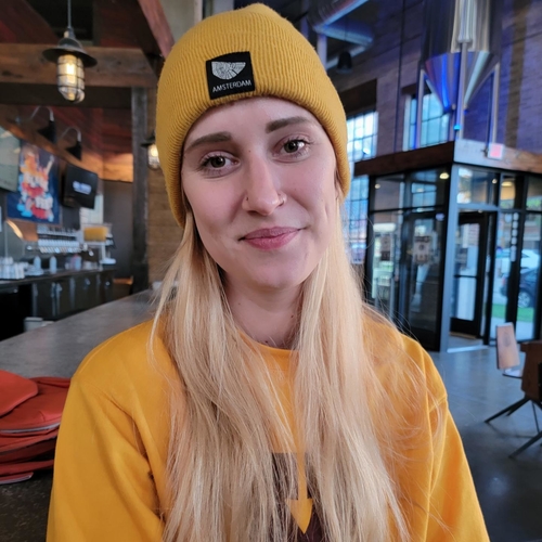 Portrait of Lisanne Bogaard in yellow UMN sweater and yellow beanie.