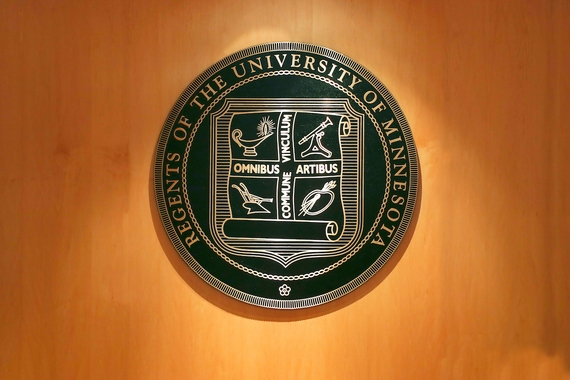 The Regent Seal of the University: Commune vinculum omnibus artibus. 