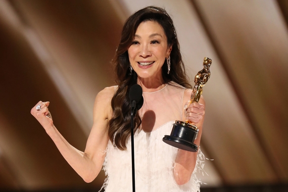 Michelle Yeoh holding her Oscars award for Best Actress 