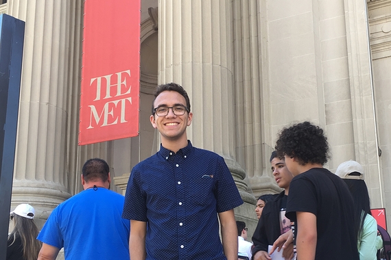 Image of English major Ian Kalil in front of The Met