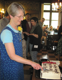 Retiring English advisor Beverly Atkinson cutting cake